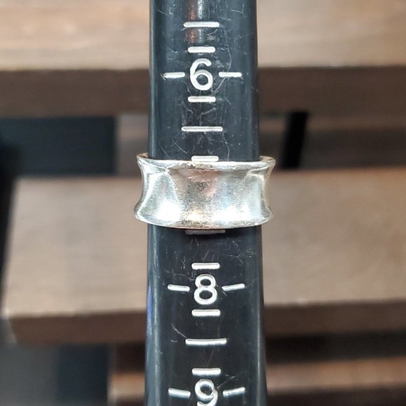 Size 7 925 Sterling Silver Large Concave Design Cool Ring - Picture 4 of 6